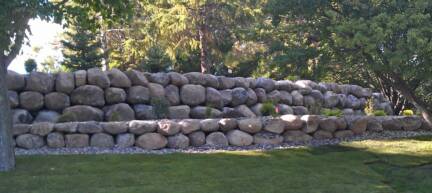 Natural stone boulder wall